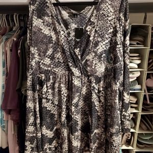 NWT Torrid Faux Wrap Blouse, size 5/5X/28